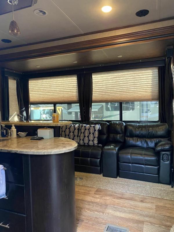 Senior Retirement Living 2014 XLR Thunderbolt N/A Mobile Home For