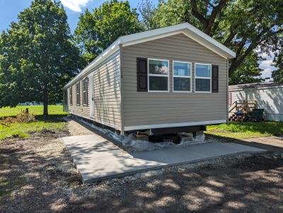Mobile Home at 118 Country Elms Est. Galesburg, IL 61401