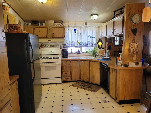 1983 Fleetwood SANDALWOOD Mobile Home