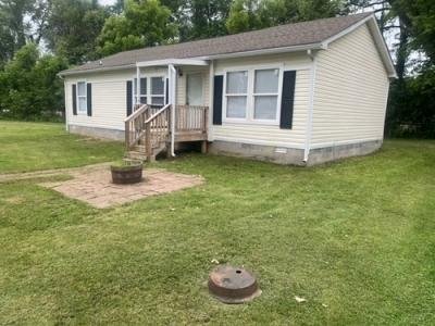Mobile Home at 718 S Vine St Seymour, IN 47274