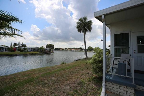 Photo 1 of 2 of home located at 8775 20th St Lot 280 Vero Beach, FL 32966