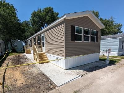Mobile Home at 66 Country Elms Est. Galesburg, IL 61401