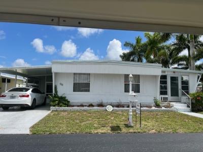 Photo 3 of 28 of home located at 59 Buttonwood Lane Naples, FL 34112