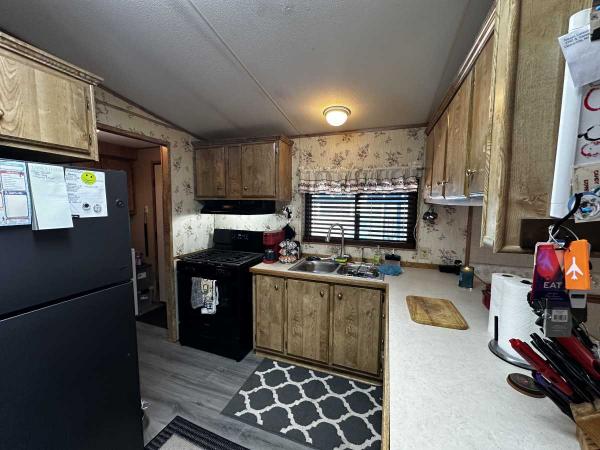 1988 SKYLINE	 OAK MANOR	 Manufactured Home