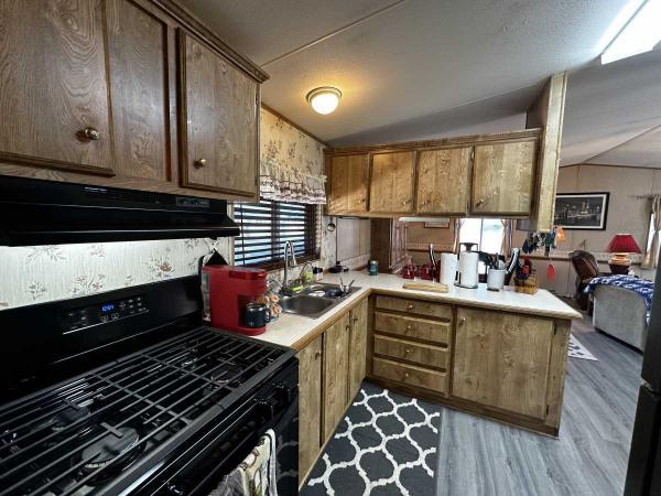 1988 SKYLINE	 OAK MANOR	 Manufactured Home