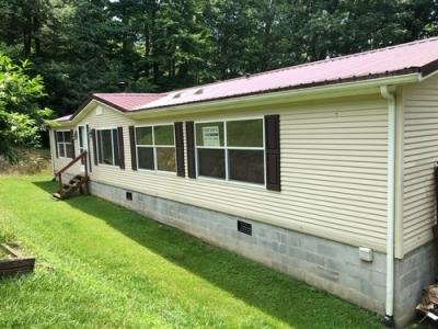 Mobile Home at 270 Seamon Hl Camden On Gauley, WV 26208