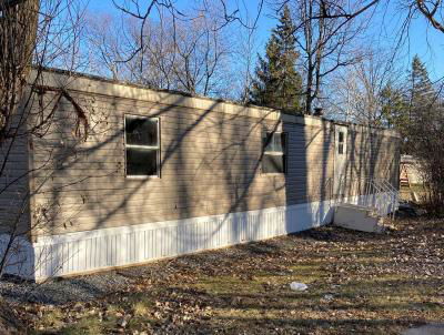 Mobile Home at Pine Village Dr Cambridge, MN 55008