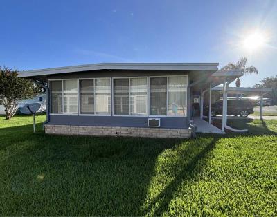 Photo 3 of 28 of home located at 7 Emerald Dr Eustis, FL 32726