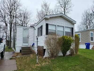 Photo 2 of 8 of home located at 52 Waterview Parkway Hamburg, NY 14075