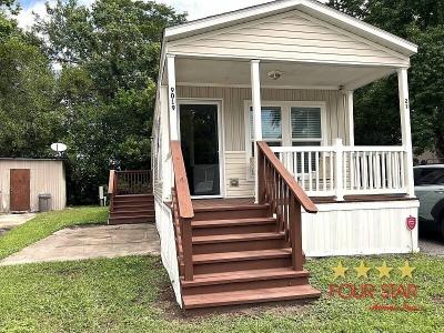 Mobile Home at 9019 Fairglade Dr N Jacksonville, FL 32221