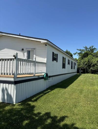 Photo 3 of 20 of home located at 28840 Mapleleaf Dr. Flat Rock, MI 48134