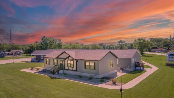 Photo 1 of 2 of home located at 1800 West 38th Street, Beverly Park Anderson, IN 46013