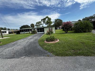 Photo 5 of 45 of home located at 156 Woodland Dr. Leesburg, FL 34788