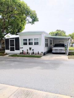 Photo 2 of 22 of home located at 9250 48th Ave .N., Saint Petersburg, FL 33708