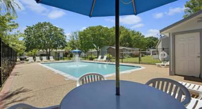 Mobile Home at 1310 Country Lane Lot 62 Dallas, TX 75253