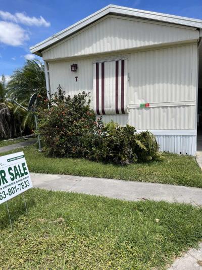 Photo 2 of 21 of home located at 4425 Us Highway 441 S Lot 7 Okeechobee, FL 34974