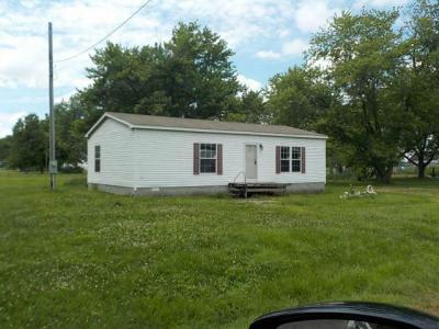 Mobile Home at 291 N Elm St Nashville, IL 62263