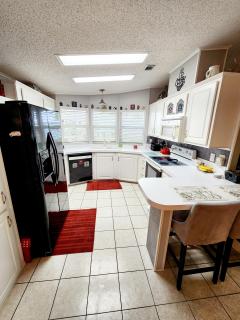 Photo 4 of 28 of home located at 8703 26th Drive E Palmetto, FL 34221