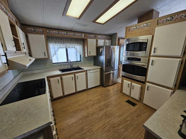 1984 Stratford Manufactured Home