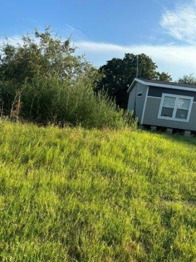 Mobile Home at 85 Village Bend Rd Mineral Wells, TX 76067