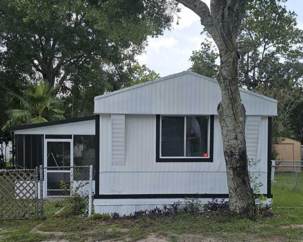 Photo 1 of 2 of home located at 5431 NE 35th St Lot 122 Silver Springs, FL 34488