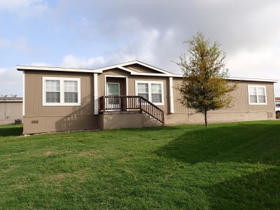 Mobile Home at 7460 Kitty Hawk Rd. Site 400 Converse, TX 78109