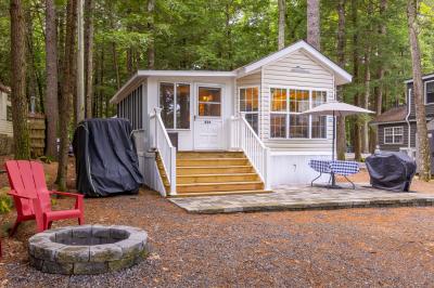 Mobile Home at 261 Point Sebago Road, Lot S0858 Casco, ME 04015