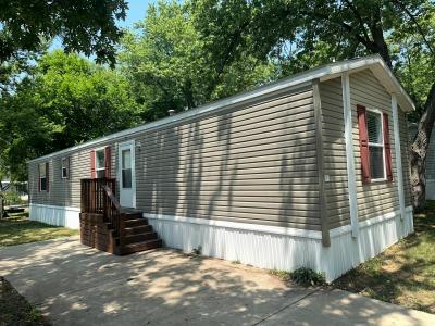 Mobile Home at 2025 Yorkshire Drive Lot 2025Yd Peoria, IL 61604