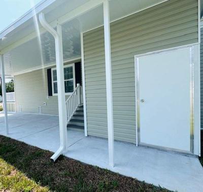 Photo 5 of 23 of home located at 3223 N Lockwood Ridge Rd #66 Sarasota, FL 34234