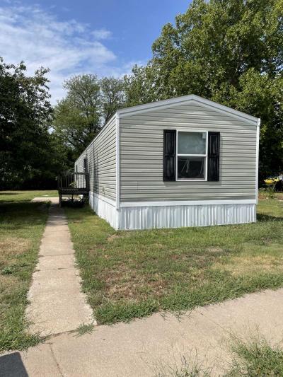 Mobile Home at 620 Country Club Rd Pratt, KS 67124