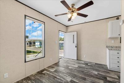 Photo 5 of 16 of home located at 101 Southland Court Avon Park, FL 33825