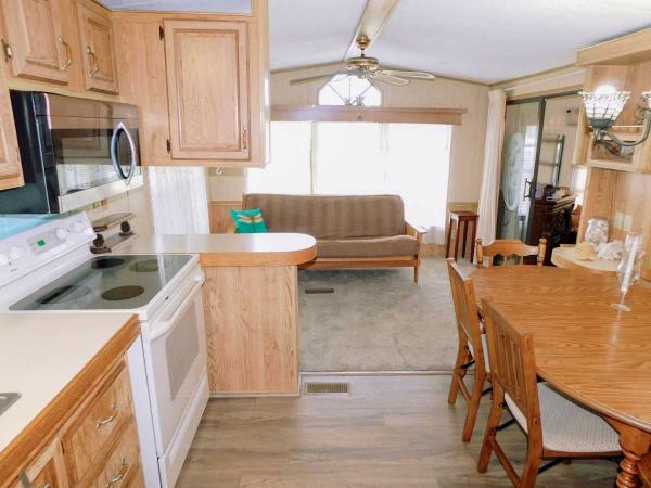 1988 Oak Park Manufactured Home