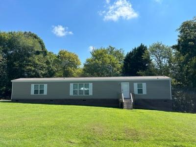 Mobile Home at 2087 Brent St Hickory, NC 28601