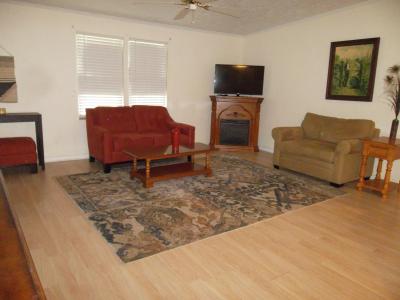 Photo 3 of 8 of home located at 435 Kingslake Drive Debary, FL 32713