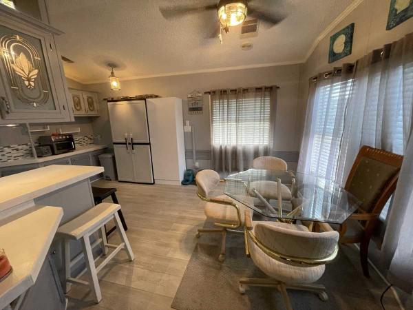 1998 2BE/1BA Mobile Home