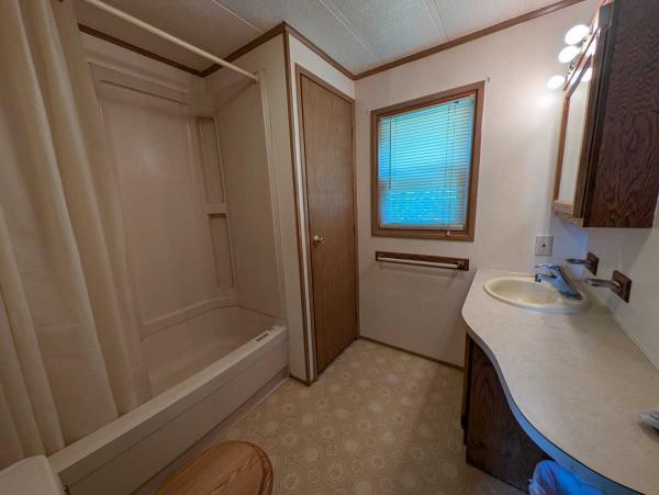 1988 Pine Grove Mobile Home