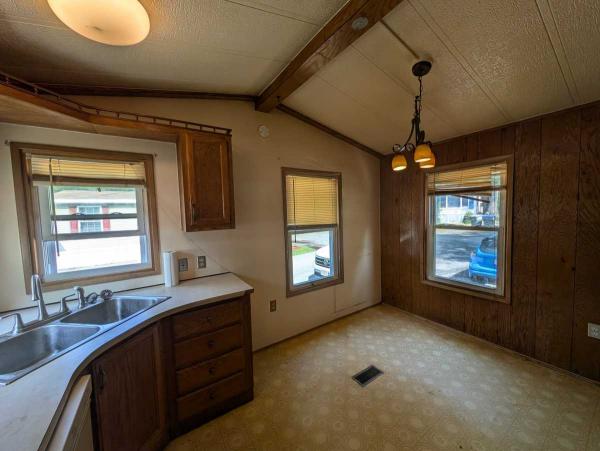 1988 Pine Grove Mobile Home