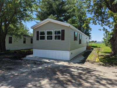 Mobile Home at 102 Country Elms Est. Galesburg, IL 61401