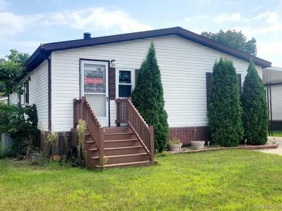 Mobile Home at 14323 Cedar Cove Dr. Fenton, MI 48430