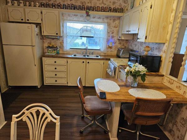 1984 Manufactured Home