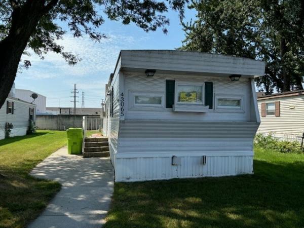 1967 Holly Park Manufactured Home