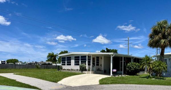 Photo 1 of 2 of home located at 903 Posadas Venice, FL 34285