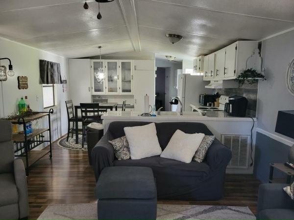 1985 Oak Creek Homes Mobile Home