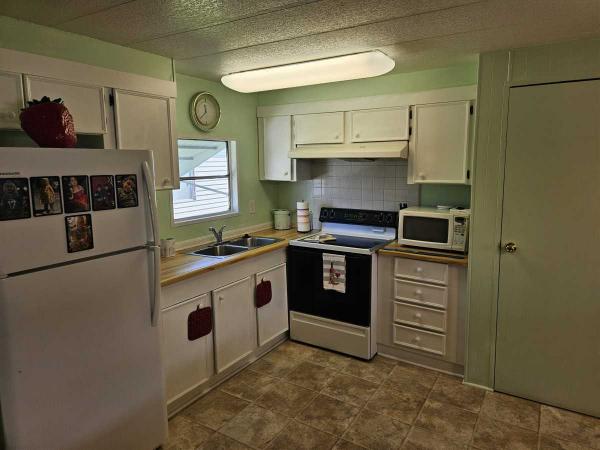 1980 2BR/1.5BA Mobile Home