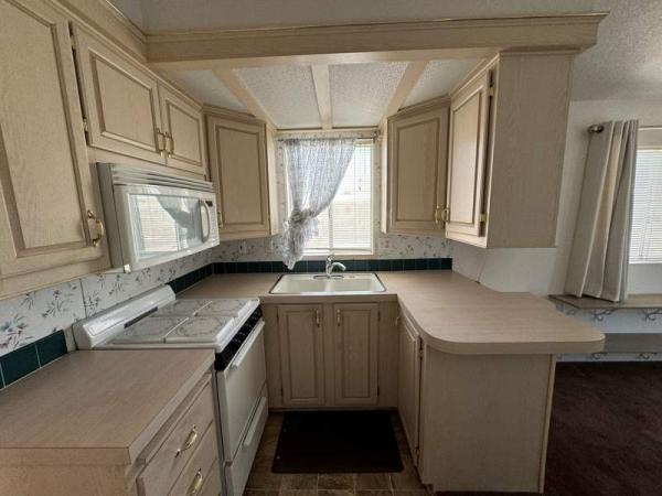 2000 Fleetwood Manufactured Home