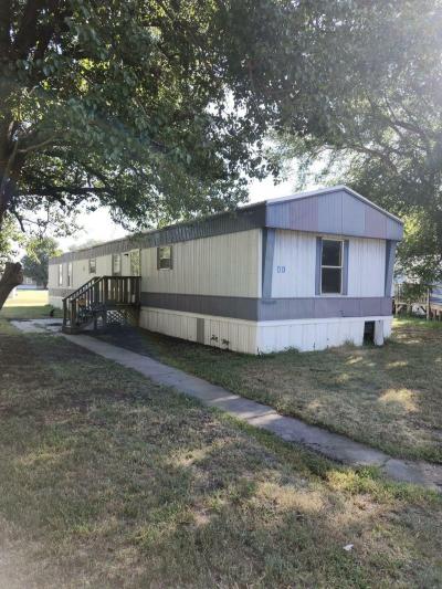 Mobile Home at 620 County Club Rd Lot D09 Pratt, KS 67124