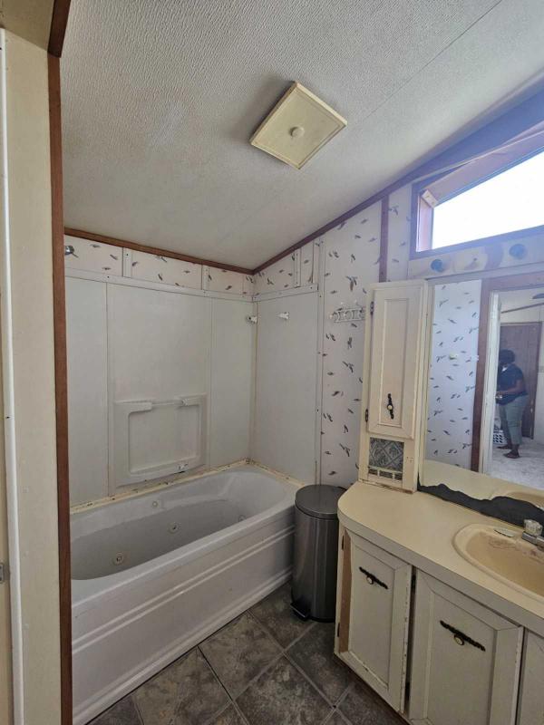 1988 Schult Manufactured Home