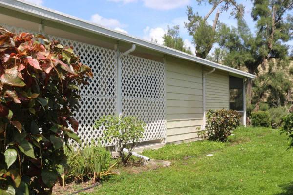 Quaint Cottage Home Near the Beaches Manufactured Home