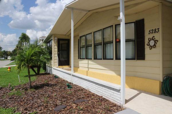 Quaint Cottage Home Near the Beaches Manufactured Home