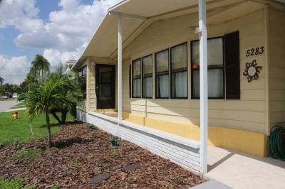 Photo 5 of 40 of home located at 5283 Camelot Dr E Sarasota, FL 34233
